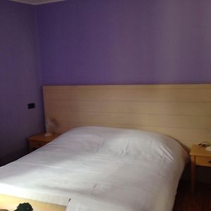 Camera con letto king size